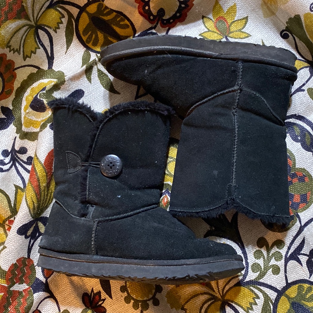 Ugg Bailey Button 5803w-Blk Women's Size 9 Used
